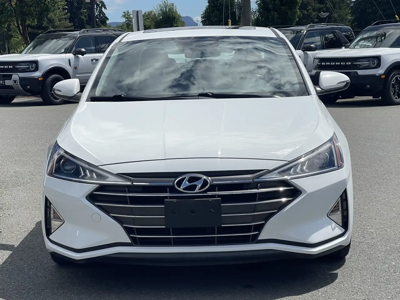 Hyundai ELANTRA photo Hyundai ELANTRA