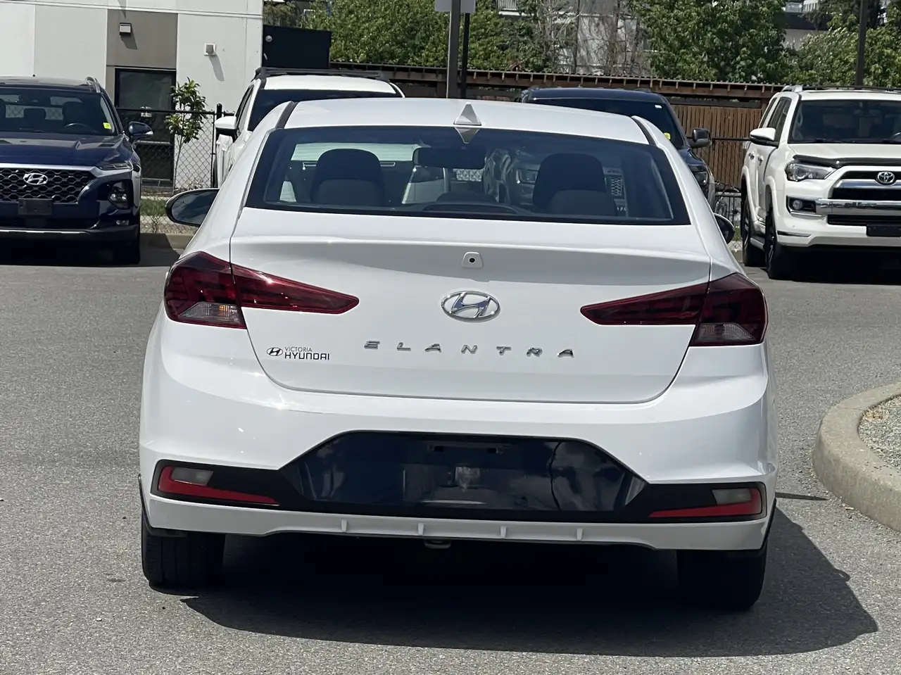 Hyundai ELANTRA photo Hyundai ELANTRA