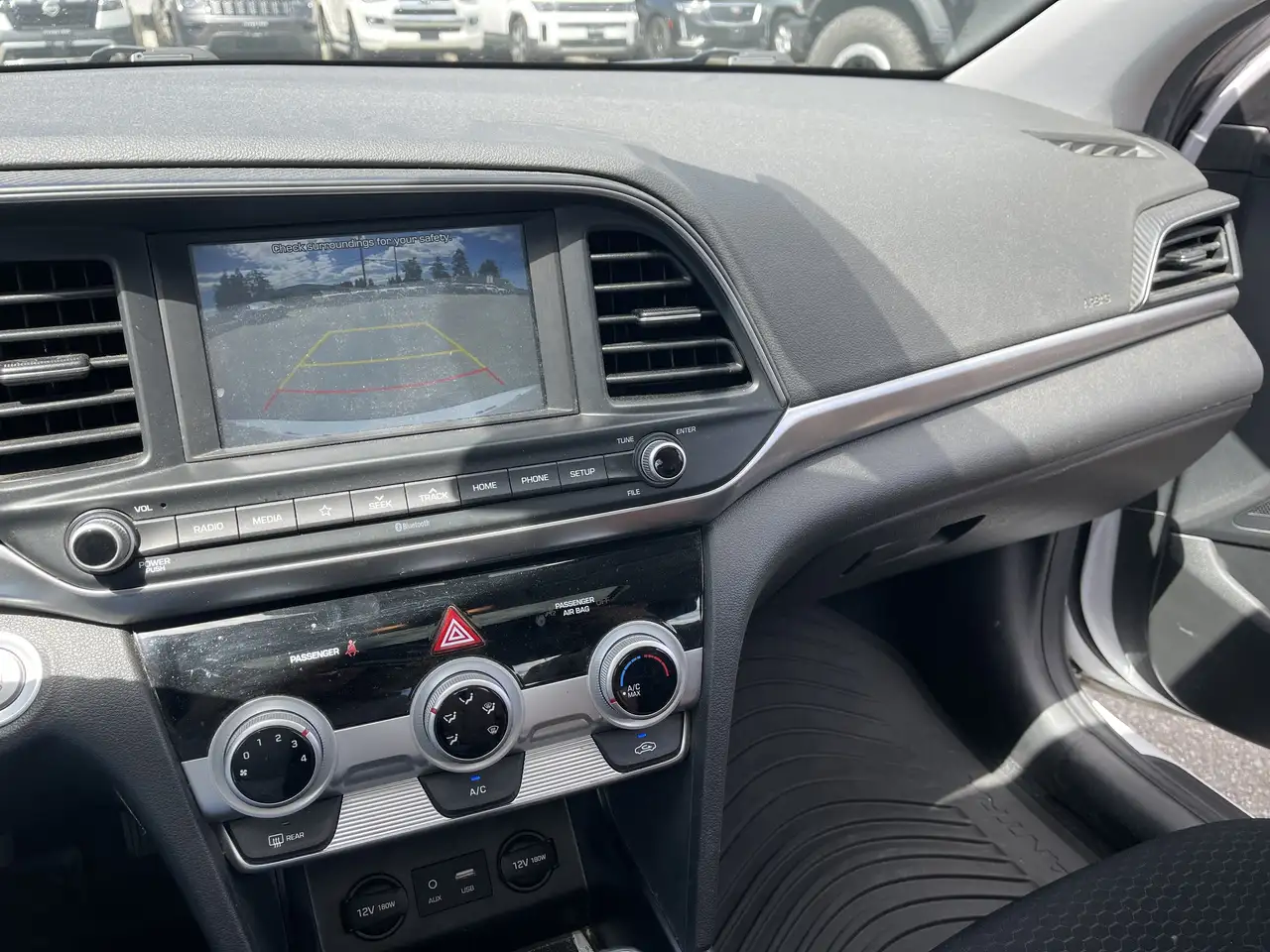 Hyundai ELANTRA photo Hyundai ELANTRA