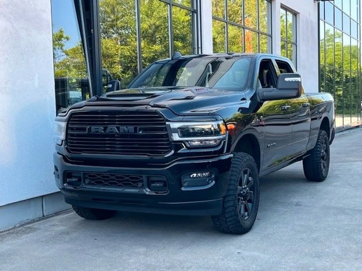 Dodge RAM 3500 Crew Cab RamBox Laramie 6.7l HO Schwarz - 1