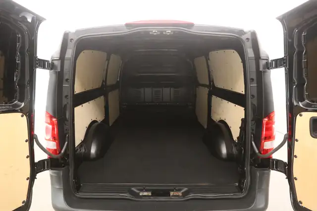 Mercedes-Benz Vito view 3