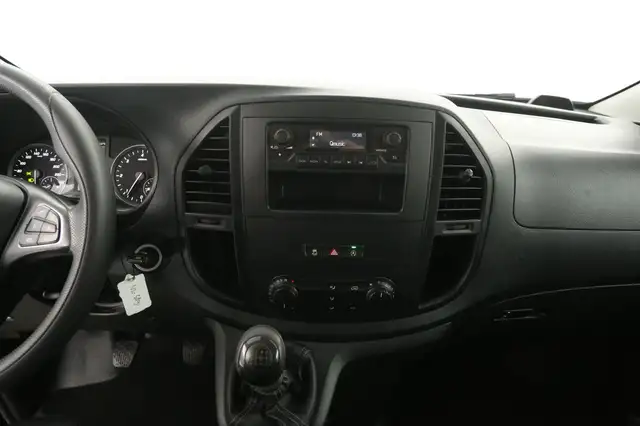 Mercedes-Benz Vito view 11