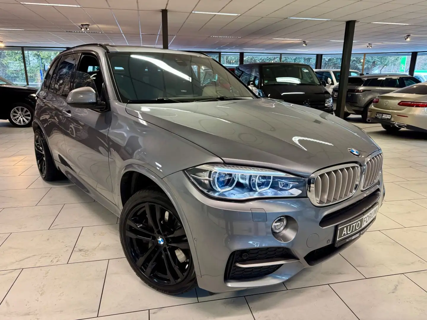 BMW X5 M d LEDER AHK HEADUP PANO ACC SOFTCLOSE H/K Grau - 2