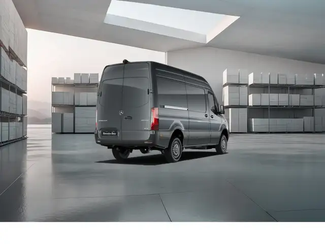 Mercedes-Benz Sprinter view 4