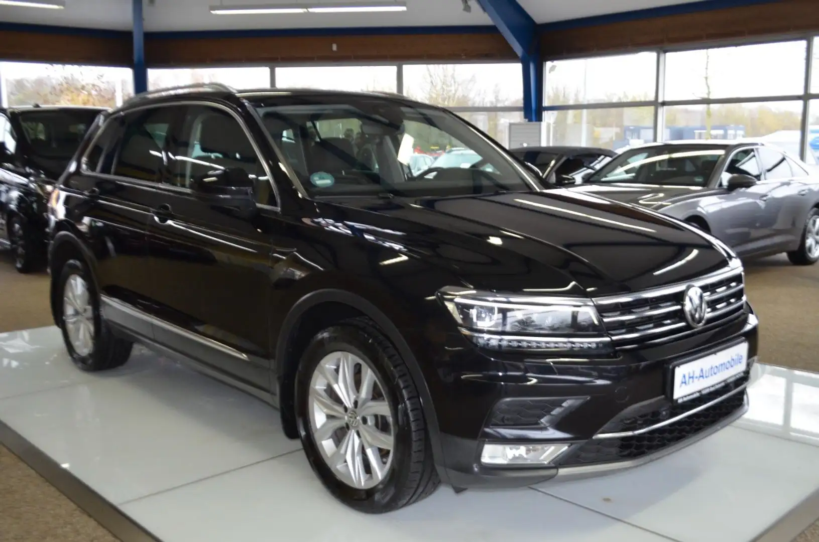 Volkswagen Tiguan Highline BMT 4Motion AUTOMATIK / XENON Schwarz - 2