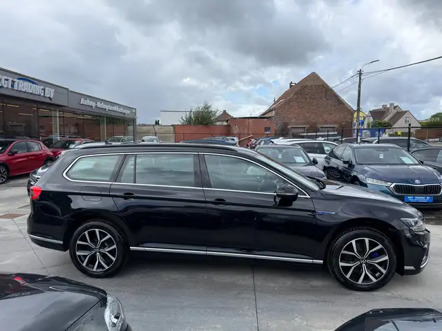 Volkswagen Passat view 4