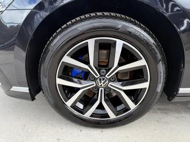 Volkswagen Passat view 11