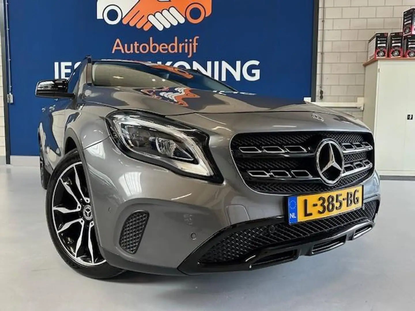 Mercedes-Benz GLA 200 Premium Plus Automaat/ bj.2018/ kleur : grijs/ nav Grijs - 2