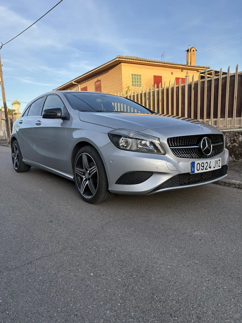 Mercedes-Benz A 180 180CDI BE Style 7G-DCT Plateado - 1