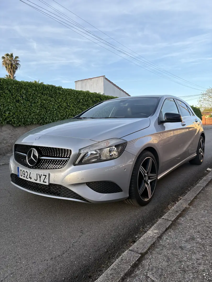 Mercedes-Benz A 180 180CDI BE Style 7G-DCT Plateado - 2