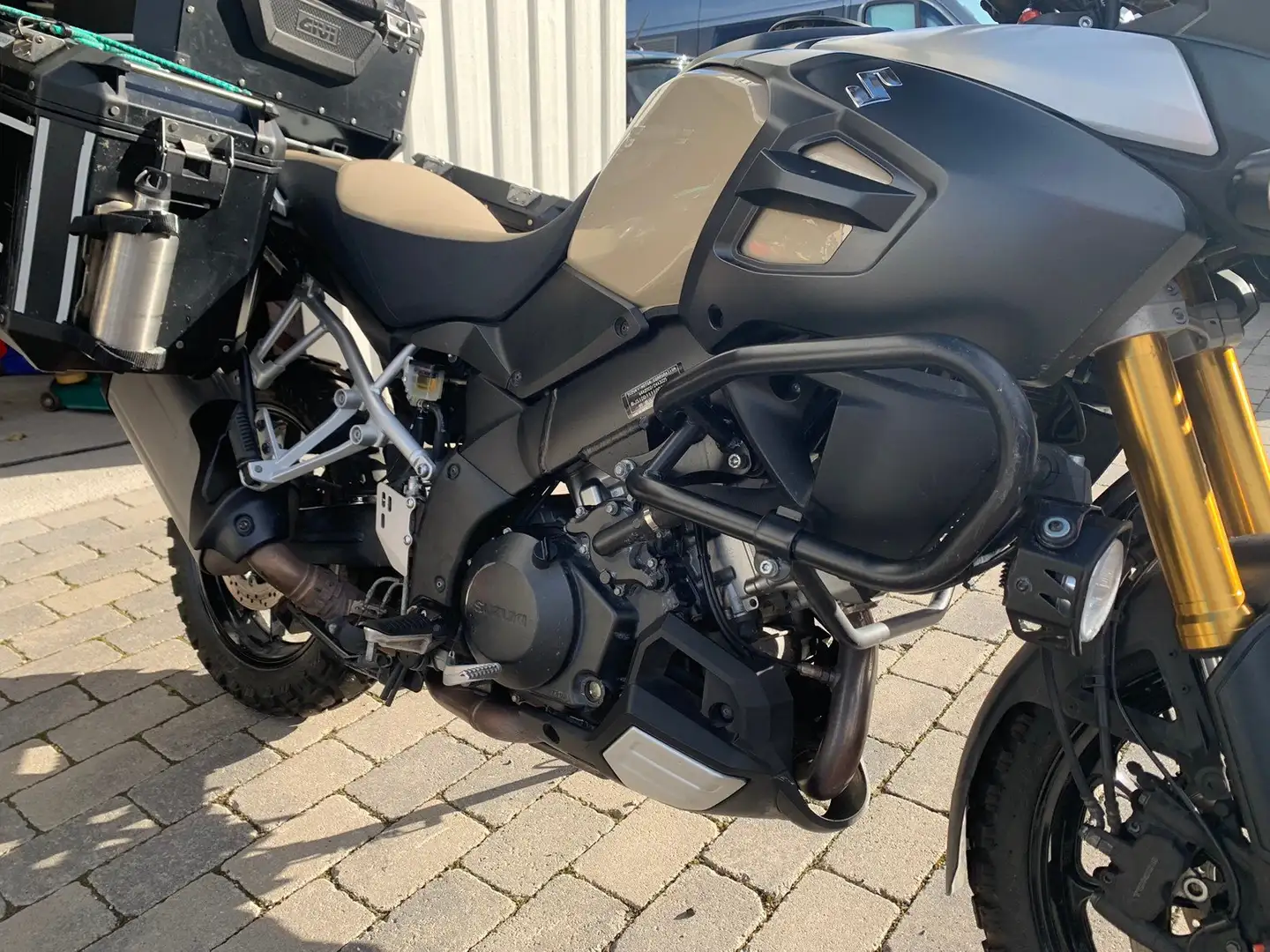 Suzuki V-Strom 1000 DL Schwarz - 2