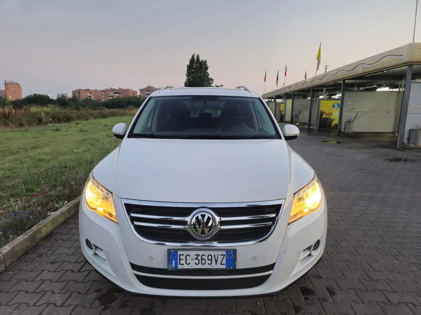 Volkswagen Tiguan Tiguan 2010 2.0 tdi Sport Style 4Motion Tiptronic Bianco - 1