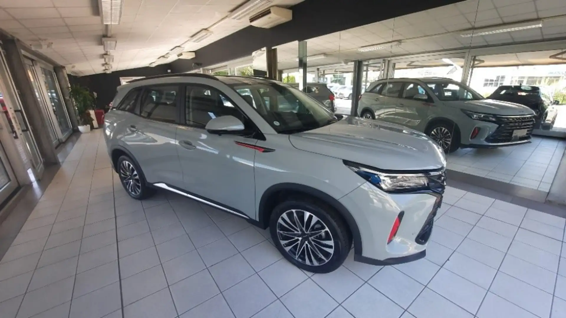 DFSK Fengon 600 1.5 cambio aut. benz Silber - 2