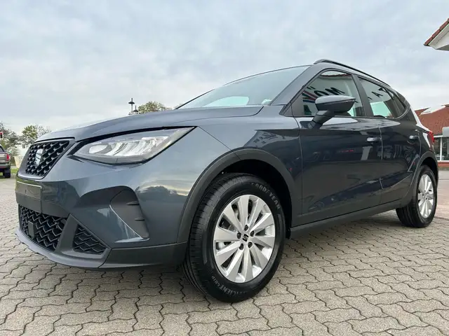 Seat Arona main image
