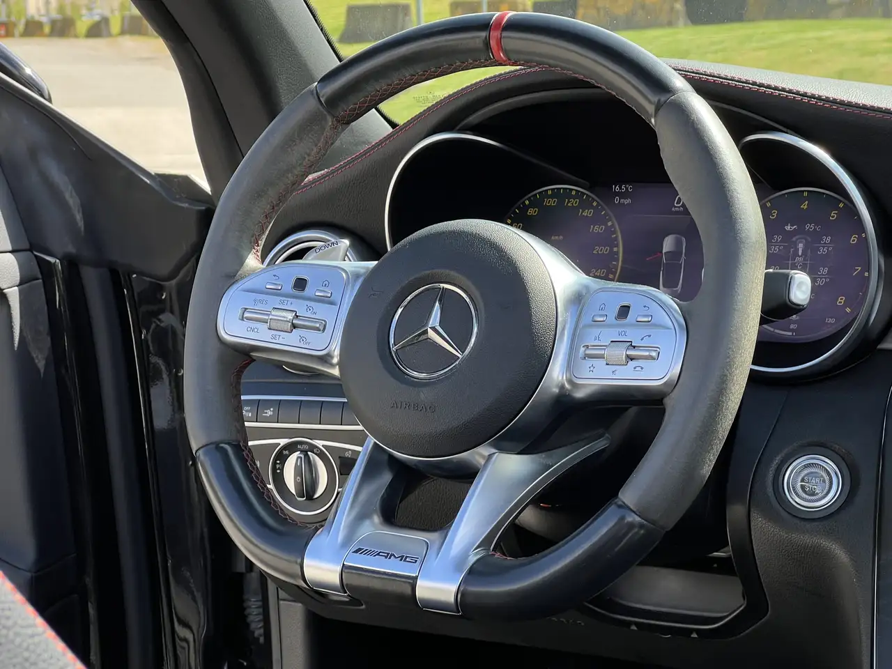 Mercedes-Benz C-Class снимка Mercedes-Benz C-Class