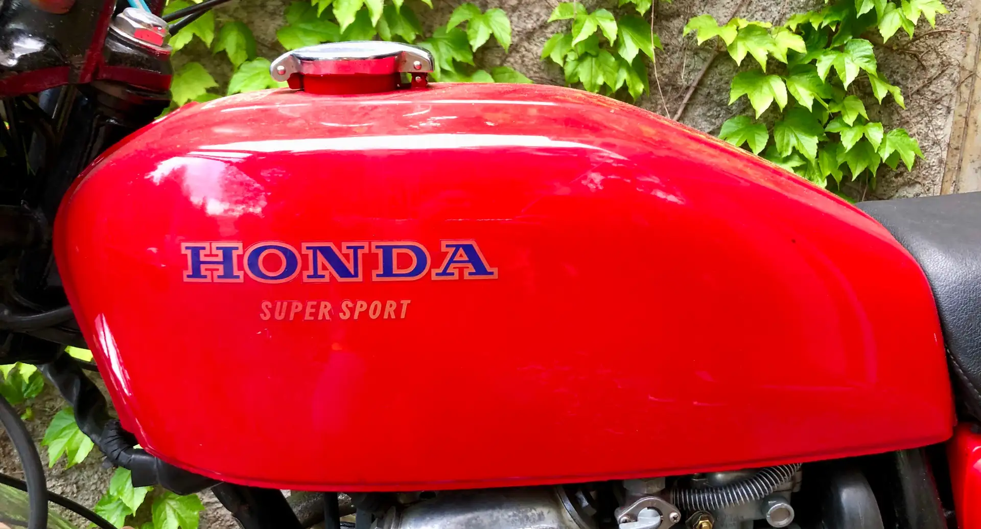 Honda CB 400 Four Rouge - 1