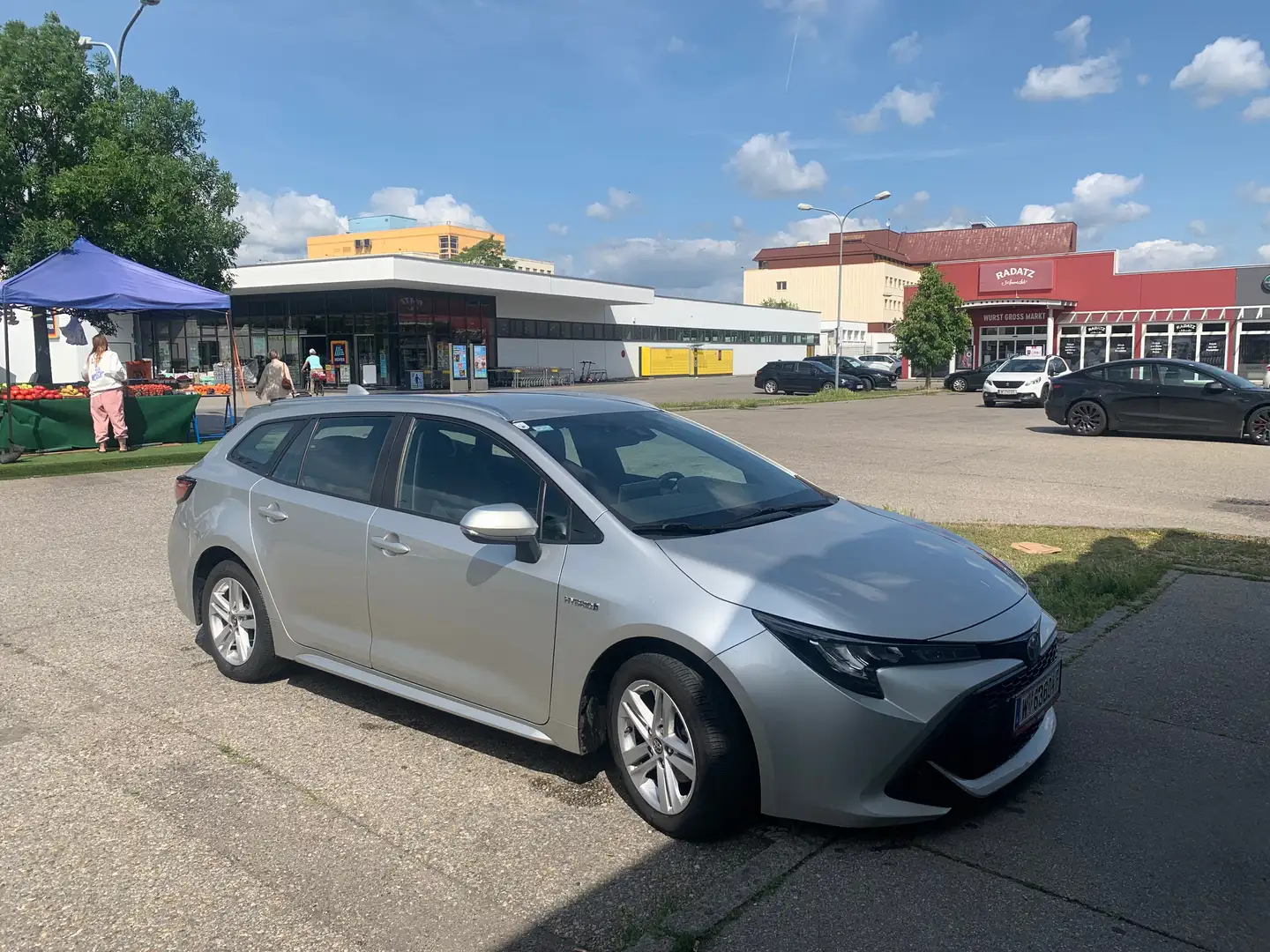 Toyota Corolla Corolla Kombi 1,8 Hybrid Active Active Silber - 1