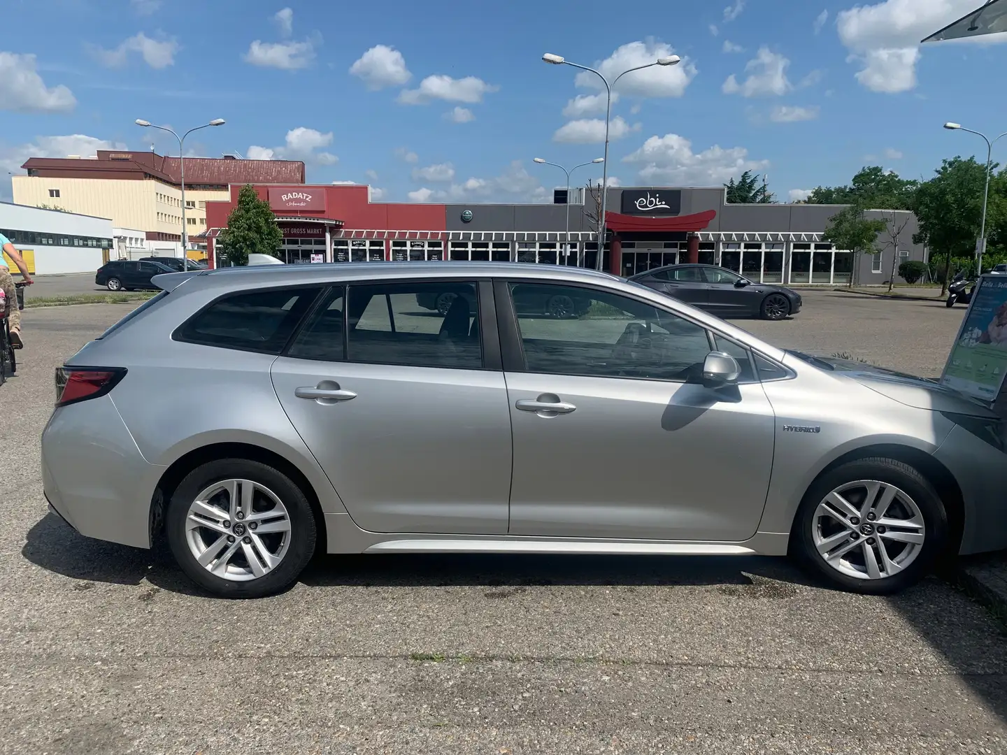 Toyota Corolla Corolla Kombi 1,8 Hybrid Active Active Silber - 2