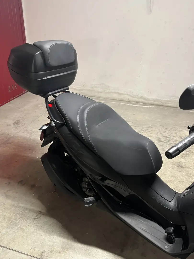 Piaggio MP3 300 Deep Black - 2