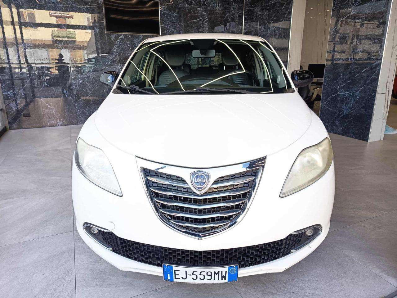 Lancia Ypsilon 1.3 MJT 75 CV Platino
