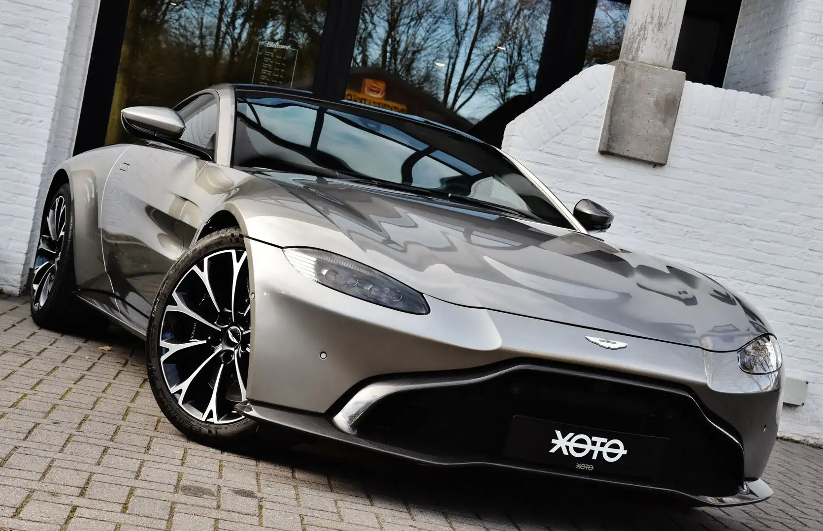 Aston Martin Vantage V8 COUPE ** CARBON PACK / ASTON MARTIN HISTORY ** Argent - 2