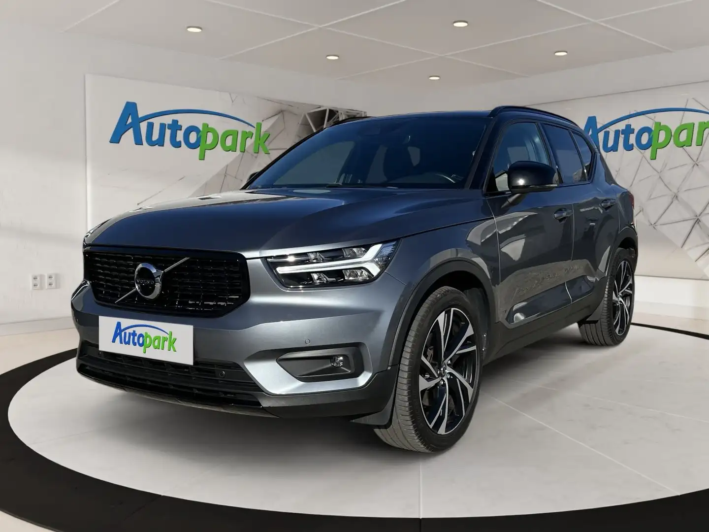 Volvo XC40 D4 AWD Geartronic R-Design aut. Gris - 1
