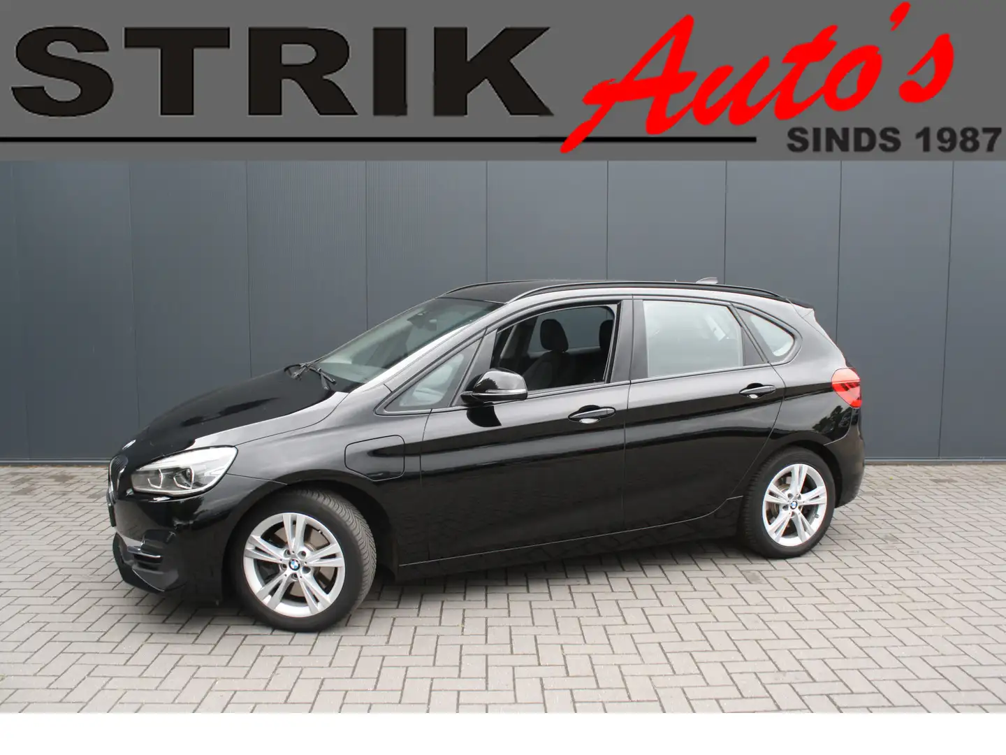 BMW 225 2-serie Active Tourer 225xe iPerformance High Exec Zwart - 1