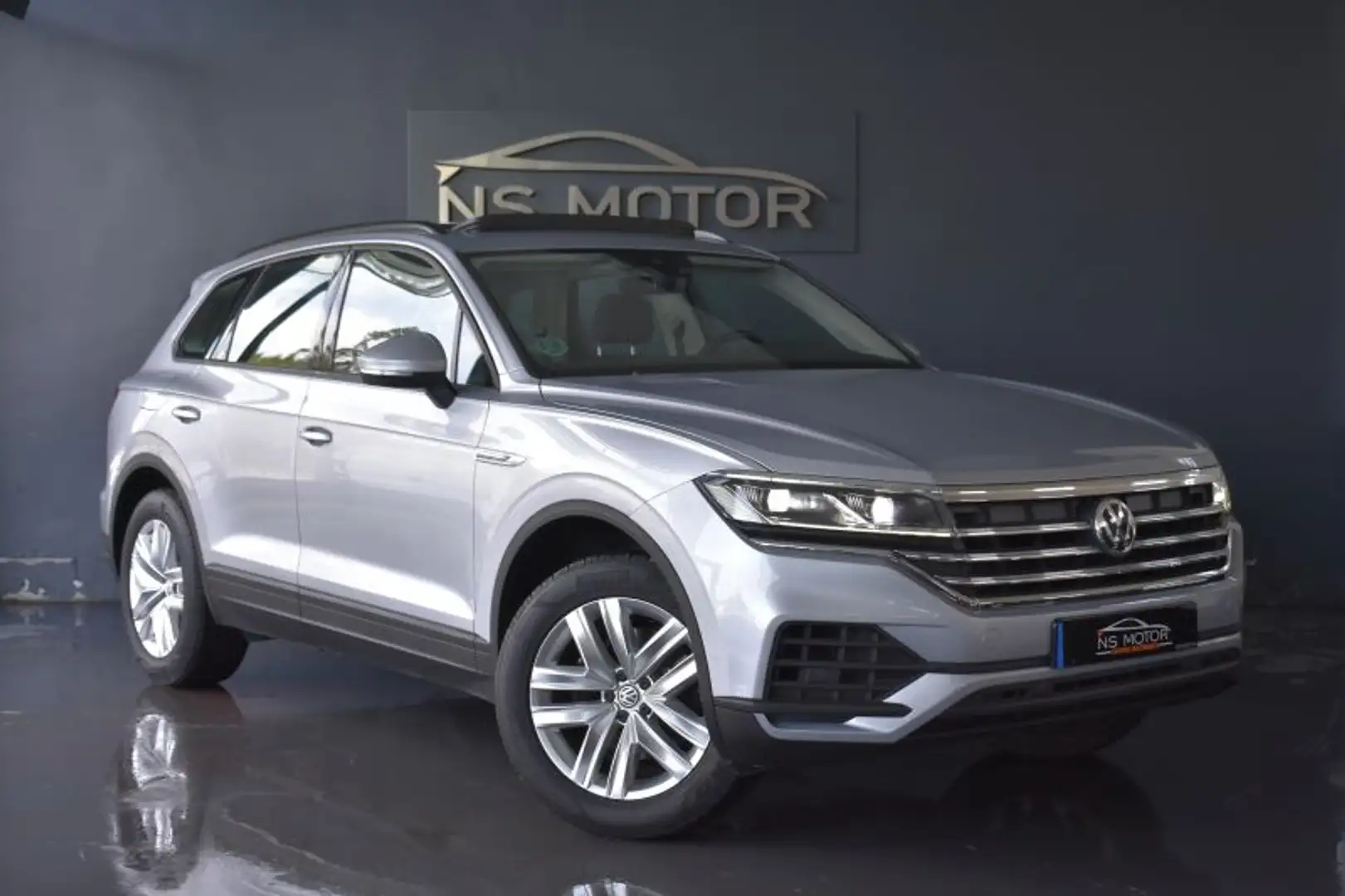 Volkswagen Touareg 3.0TDI V6 Pure Tiptronic 4Motion 170kW Gris - 2