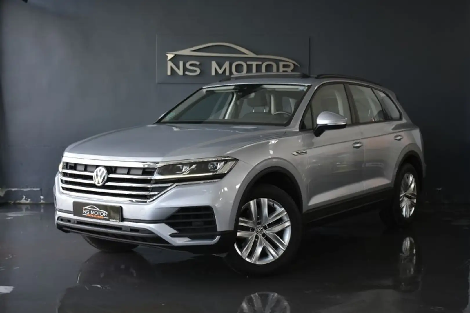 Volkswagen Touareg 3.0TDI V6 Pure Tiptronic 4Motion 170kW Gris - 1