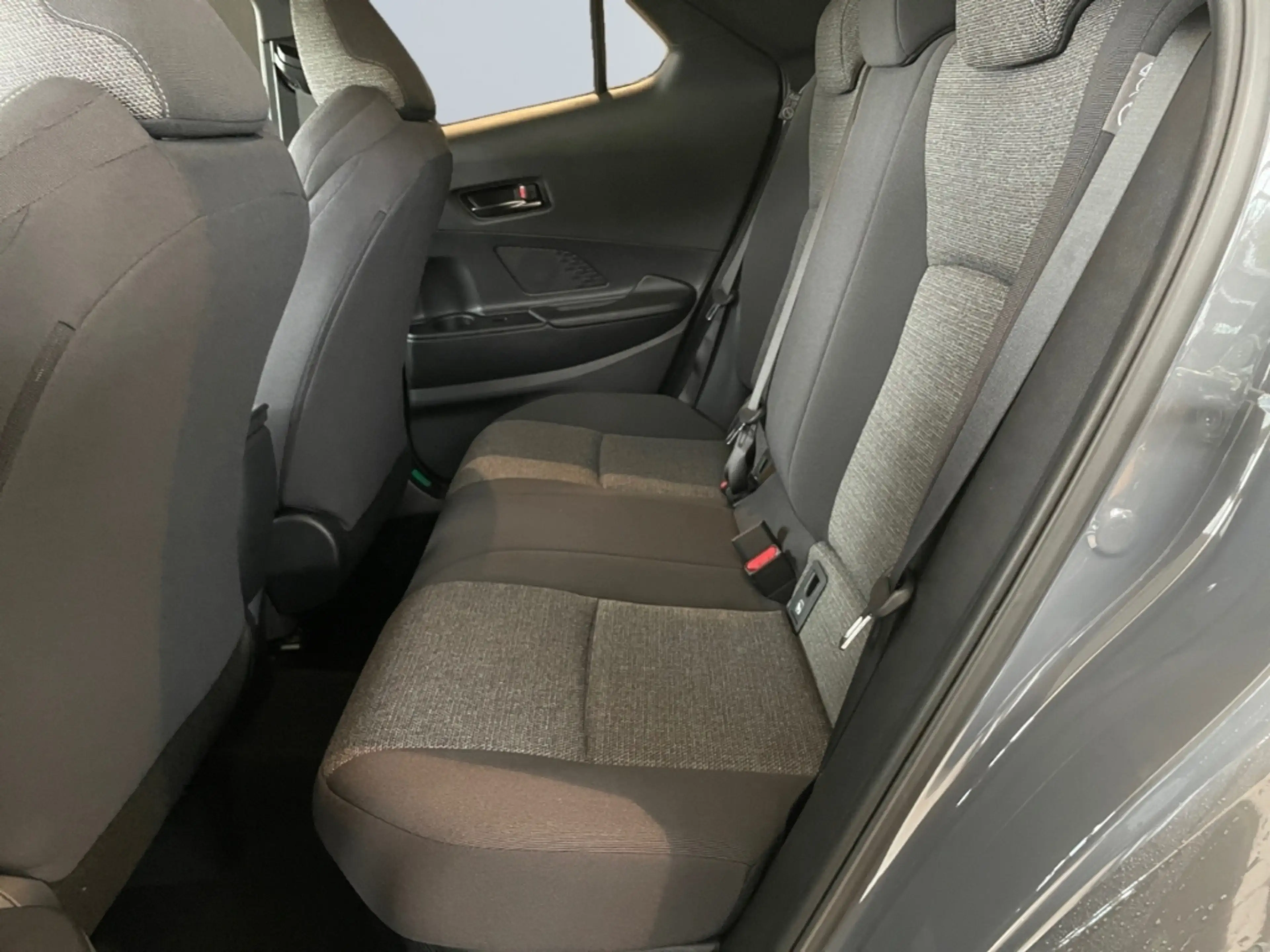 Toyota C-HR Hybrid 1,8 l, 140 PS CVT, 4x2 SUV TEAM — photo 15