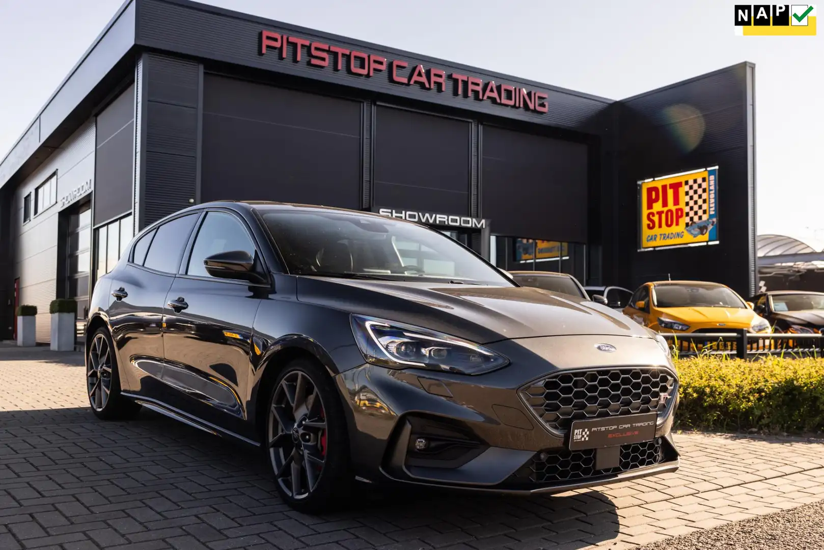 Ford Focus 2.3 EcoBoost ST-3, 279 PK, ACC, Camera, LED, Nieuw Grijs - 1