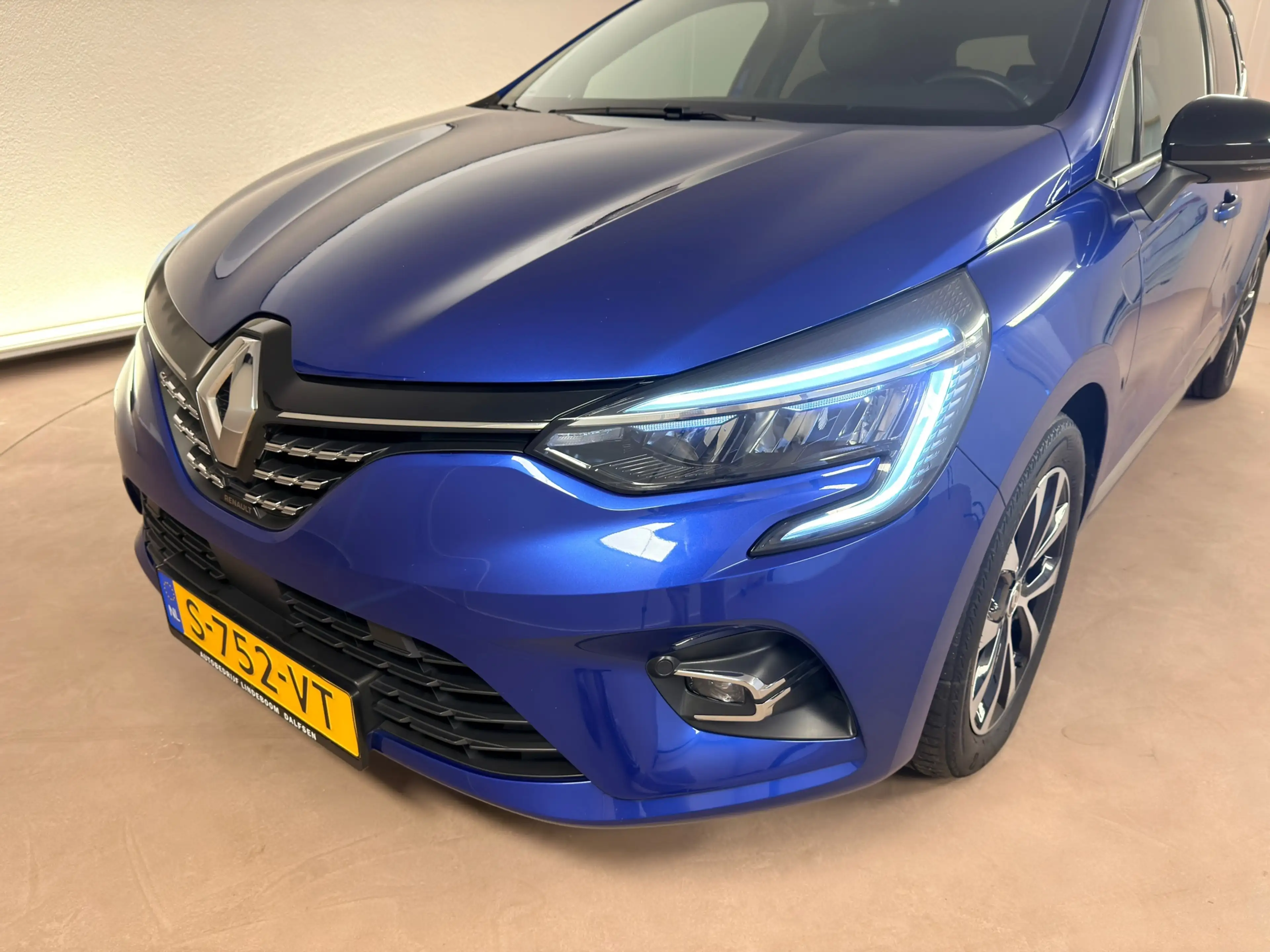 Renault Clio 1.6 E-Tech Hybrid 145 Techno Camera — photo 9