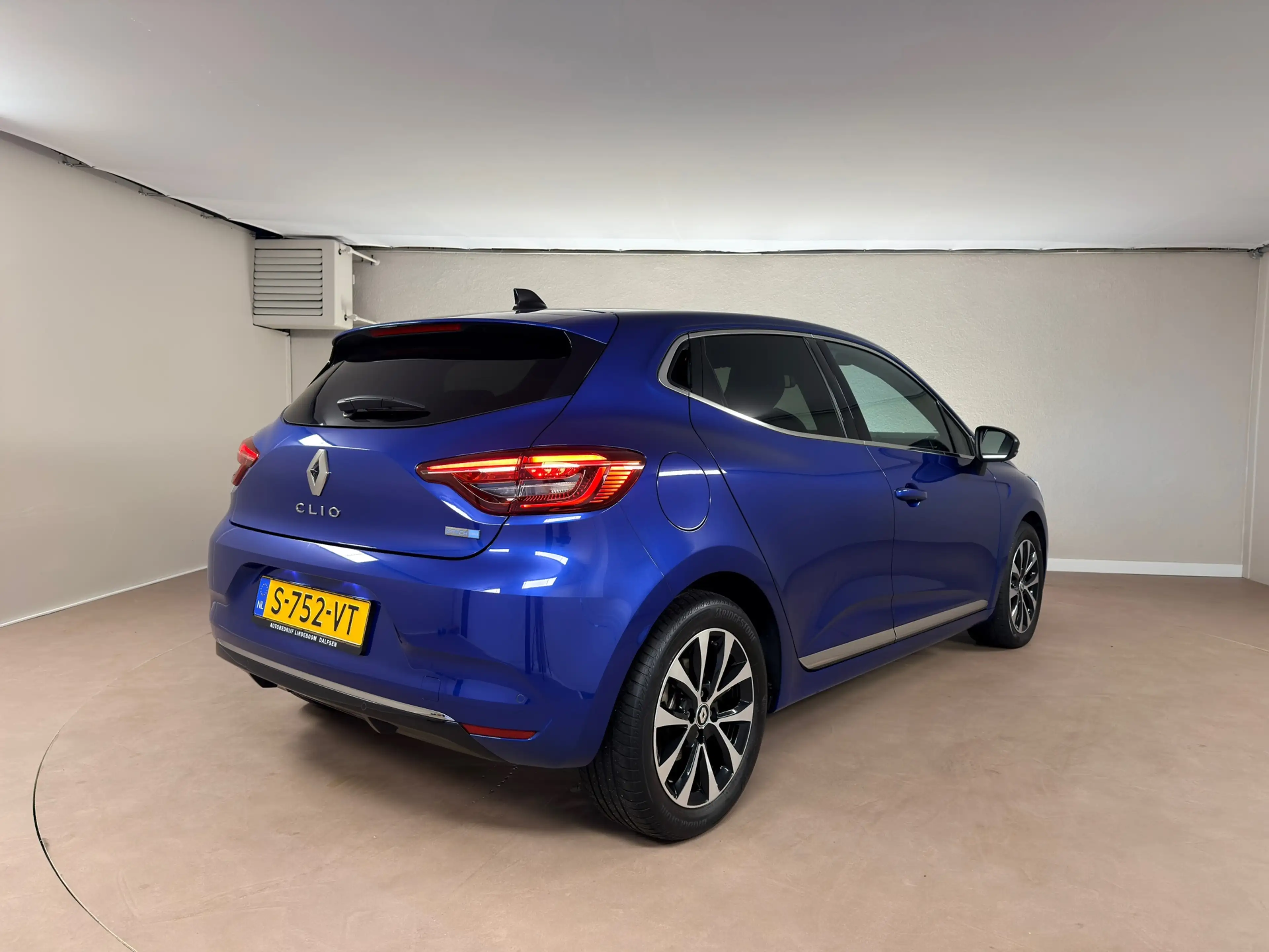 Renault Clio 1.6 E-Tech Hybrid 145 Techno Camera — photo 7