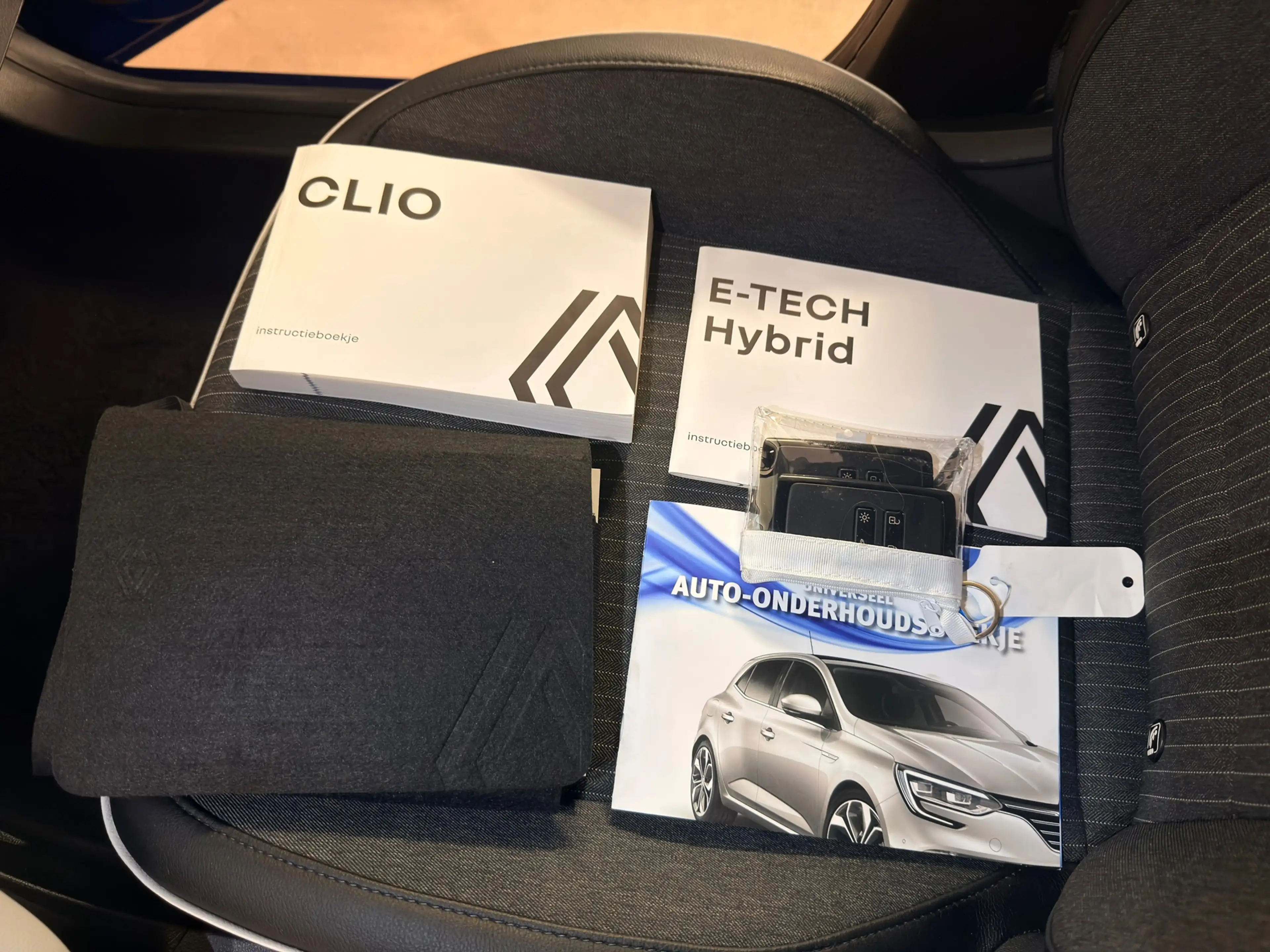 Renault Clio 1.6 E-Tech Hybrid 145 Techno Camera — photo 27