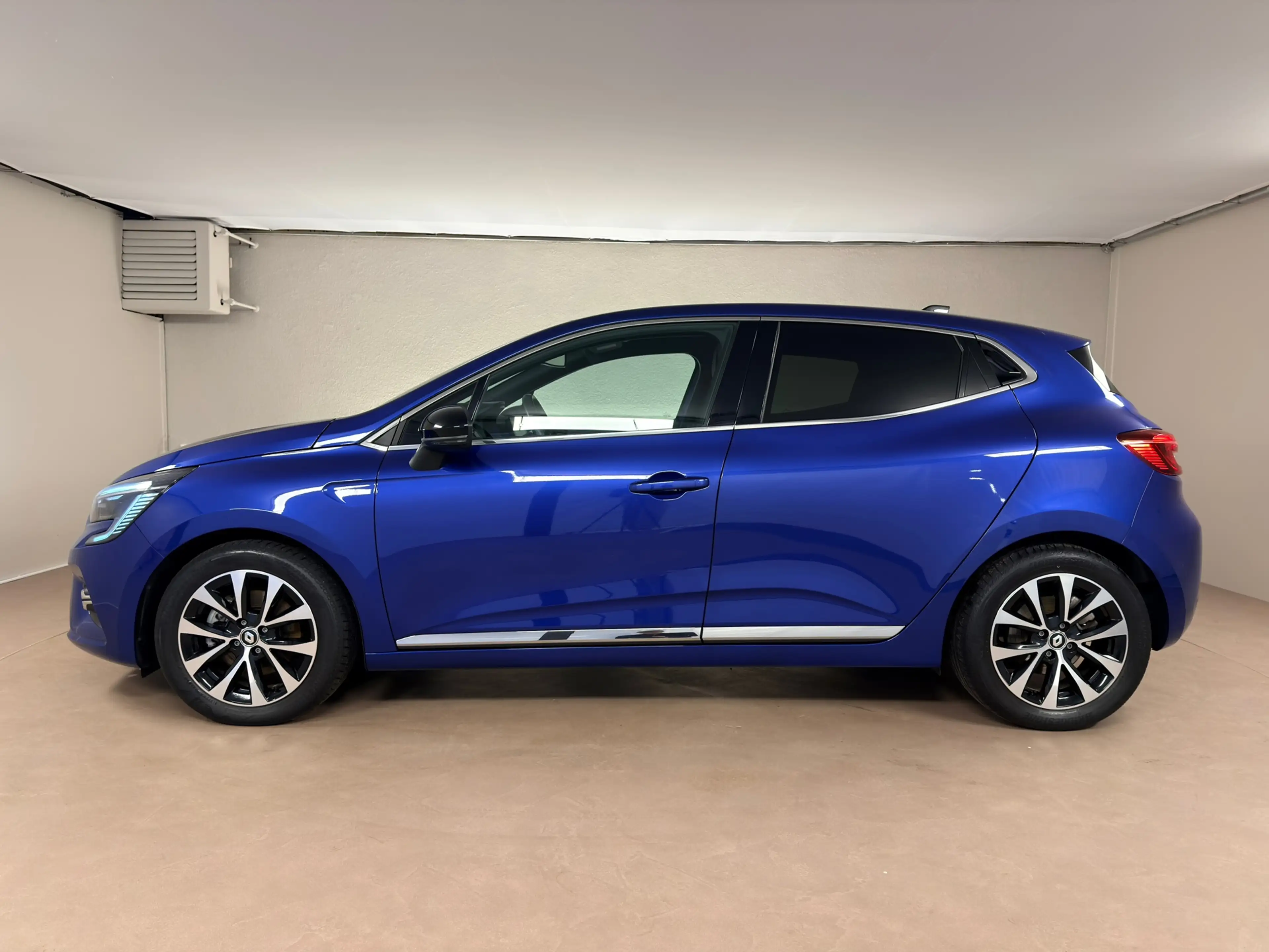 Renault Clio 1.6 E-Tech Hybrid 145 Techno Camera — photo 3