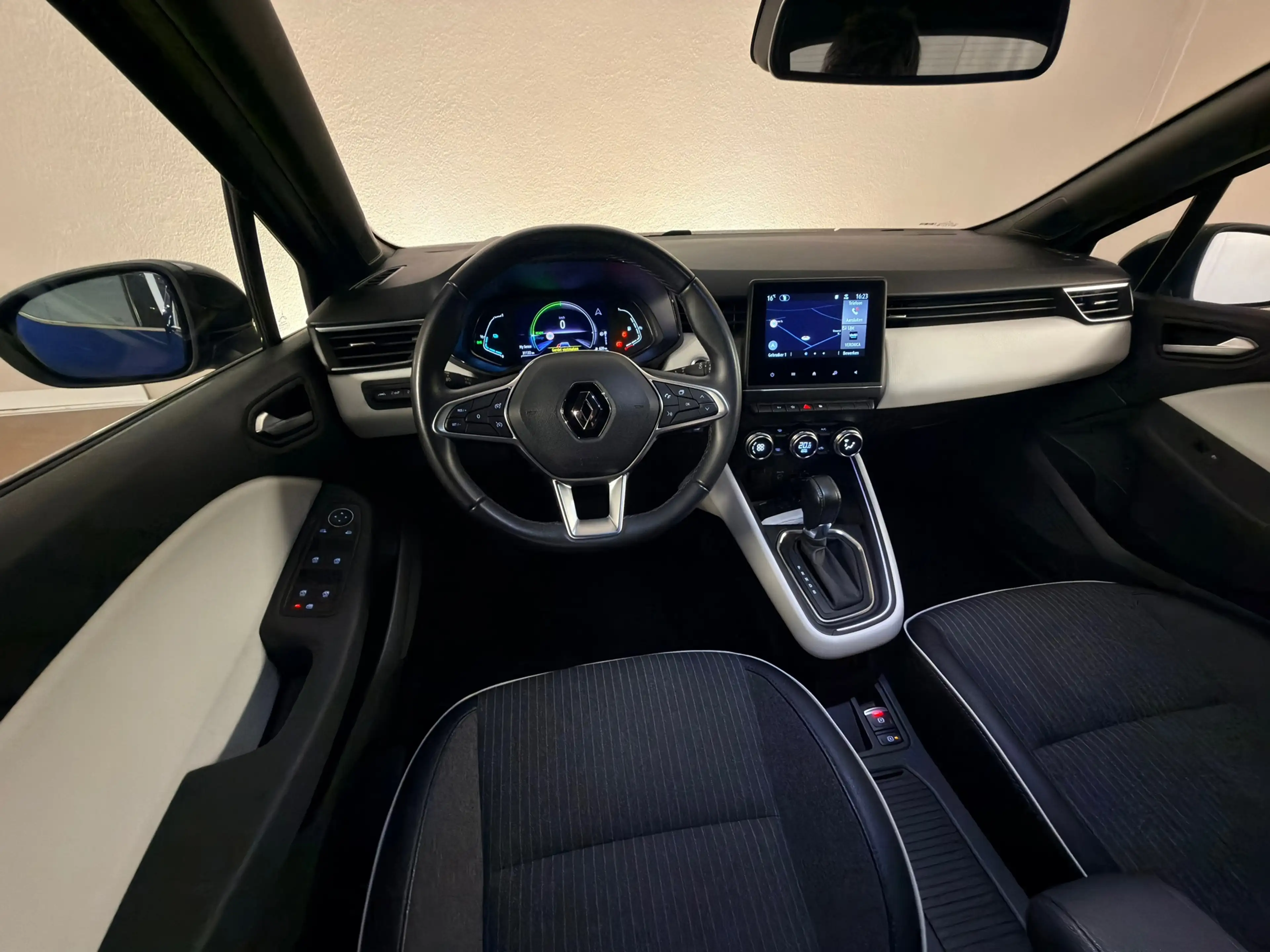 Renault Clio 1.6 E-Tech Hybrid 145 Techno Camera — photo 16