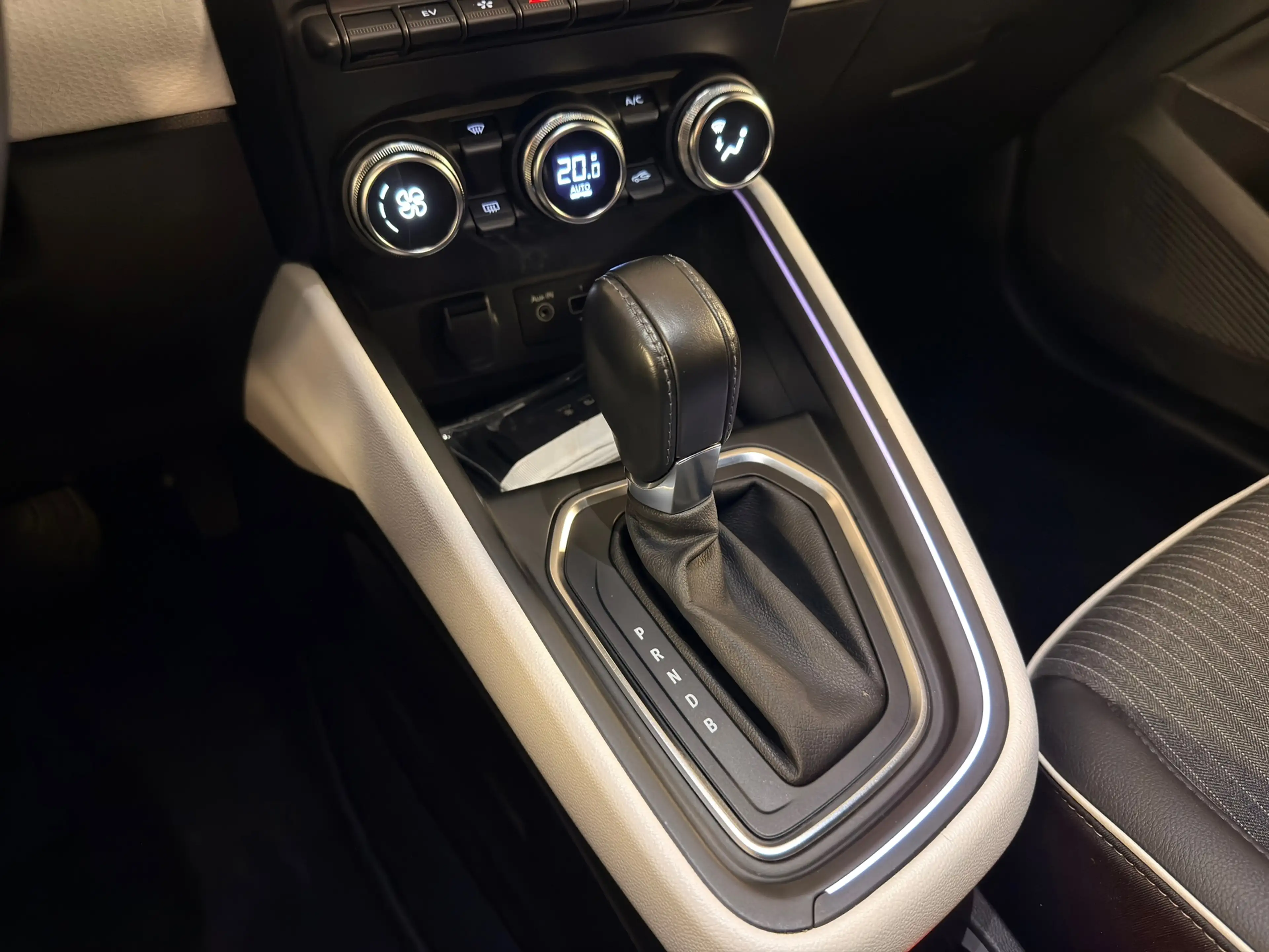 Renault Clio 1.6 E-Tech Hybrid 145 Techno Camera — photo 10
