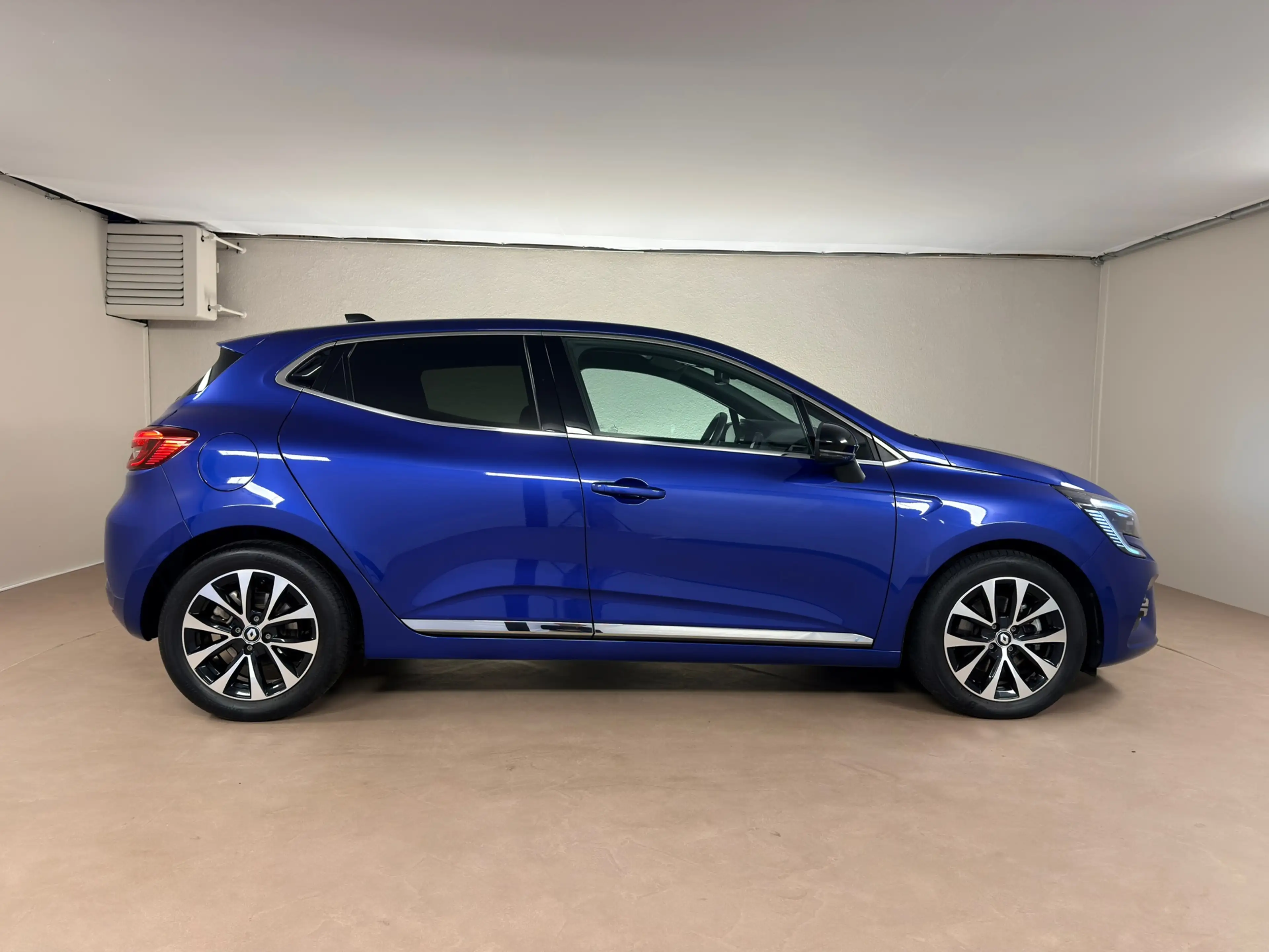 Renault Clio 1.6 E-Tech Hybrid 145 Techno Camera — photo 13