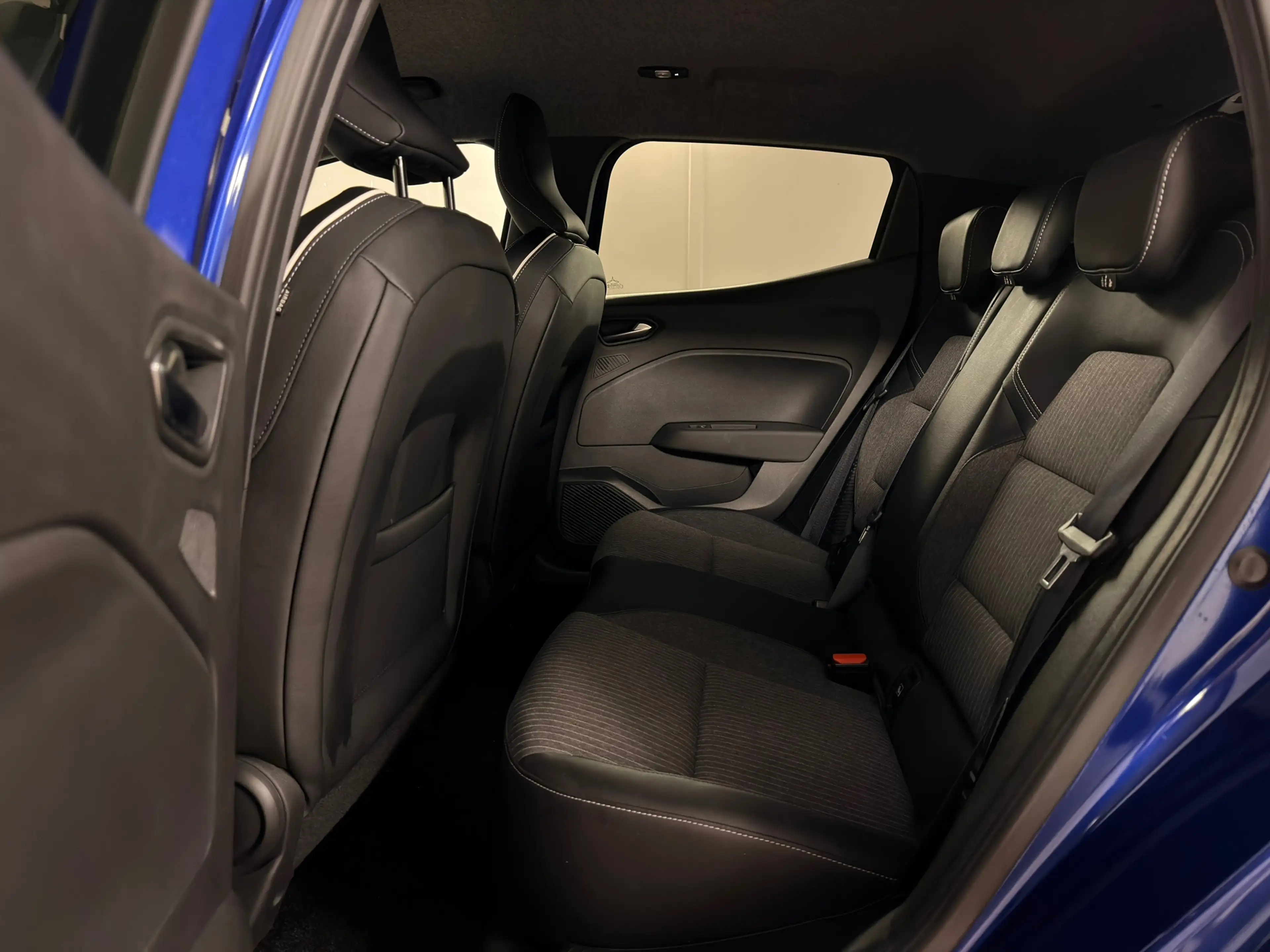 Renault Clio 1.6 E-Tech Hybrid 145 Techno Camera — photo 4