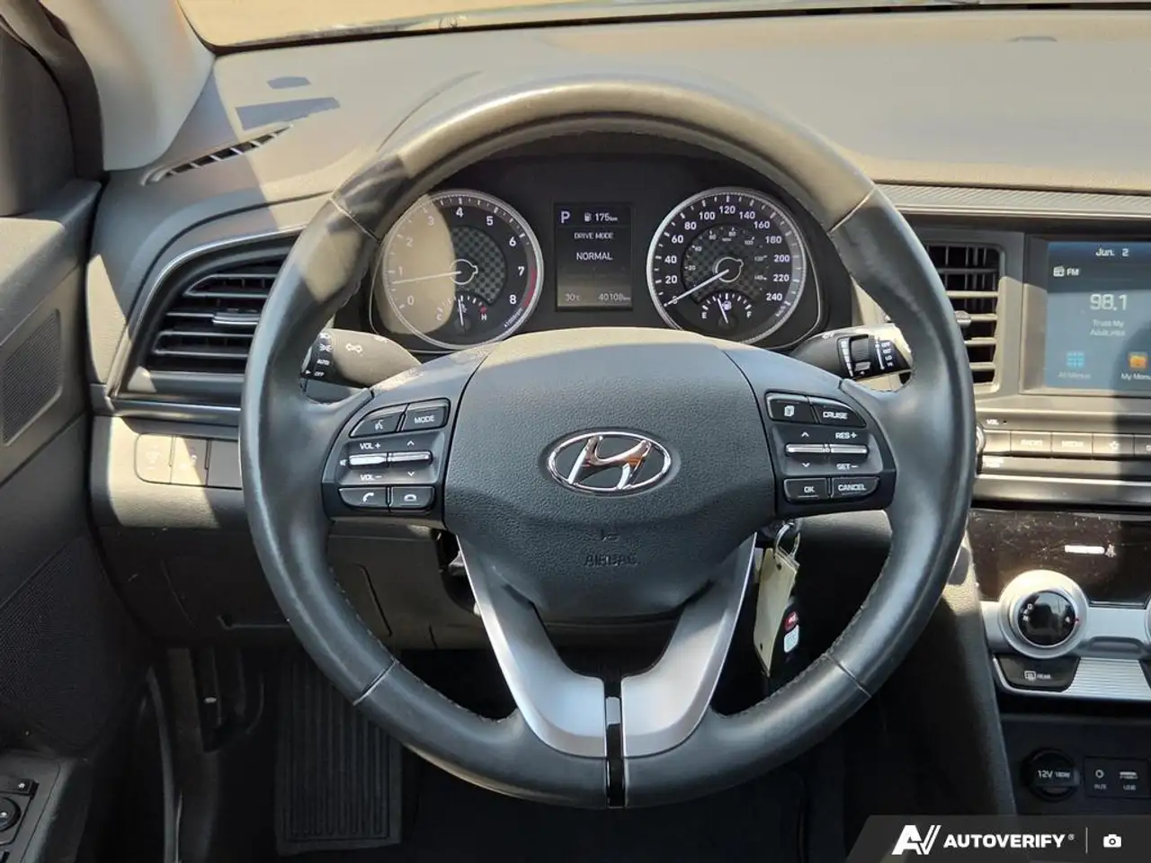 Hyundai ELANTRA снимка Hyundai ELANTRA