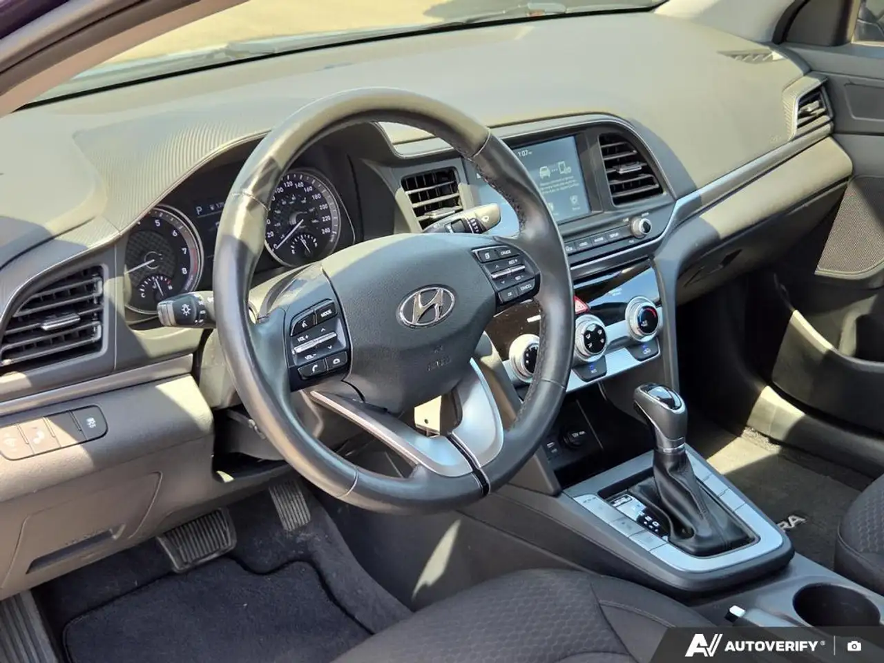 Hyundai ELANTRA снимка Hyundai ELANTRA