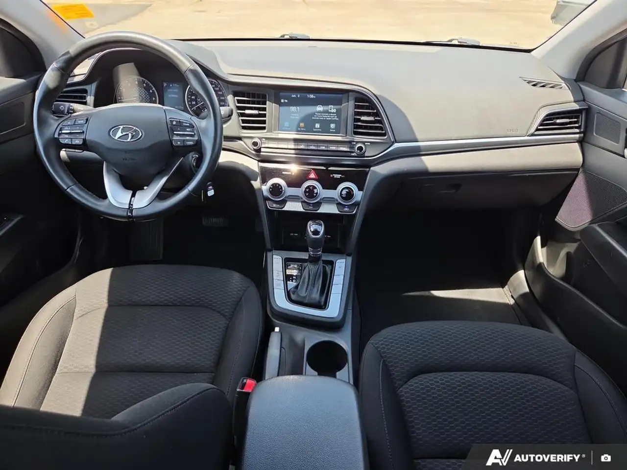 Hyundai ELANTRA снимка Hyundai ELANTRA