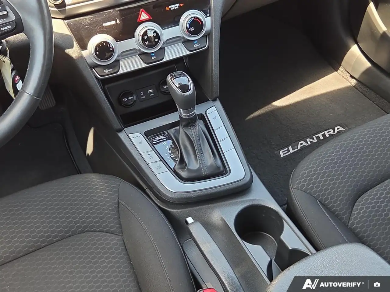Hyundai ELANTRA снимка Hyundai ELANTRA