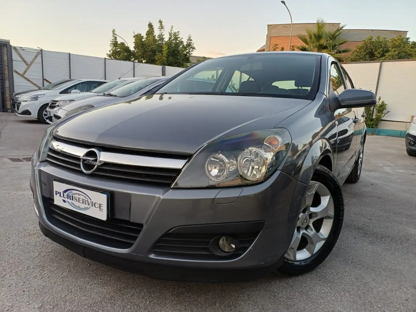 Opel Astra Astra 5p 1.7 cdti Cosmo 101cv Gris - 1