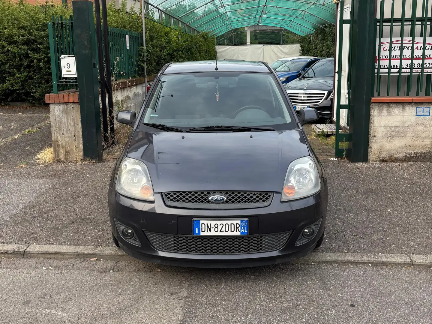 Ford Fiesta Fiesta 5p 1.2 Titanium Grigio - 2