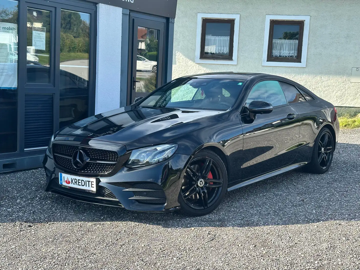 Mercedes-Benz E 200 E 200 Aut.*PANO*HUD*BSD*360KAM*NAVI*VOLL Noir - 1