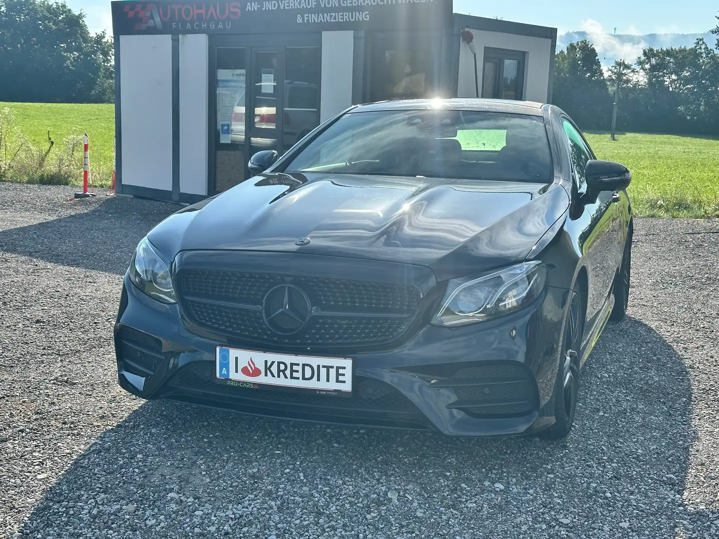 Mercedes-Benz E 200 E 200 Aut.*PANO*HUD*BSD*360KAM*NAVI*VOLL Noir - 2