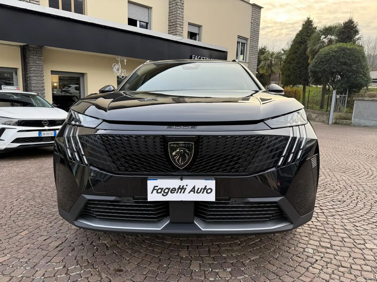 Peugeot 5008 1.2 HYBRID 145CV E-DCS6 GT Nero - 2