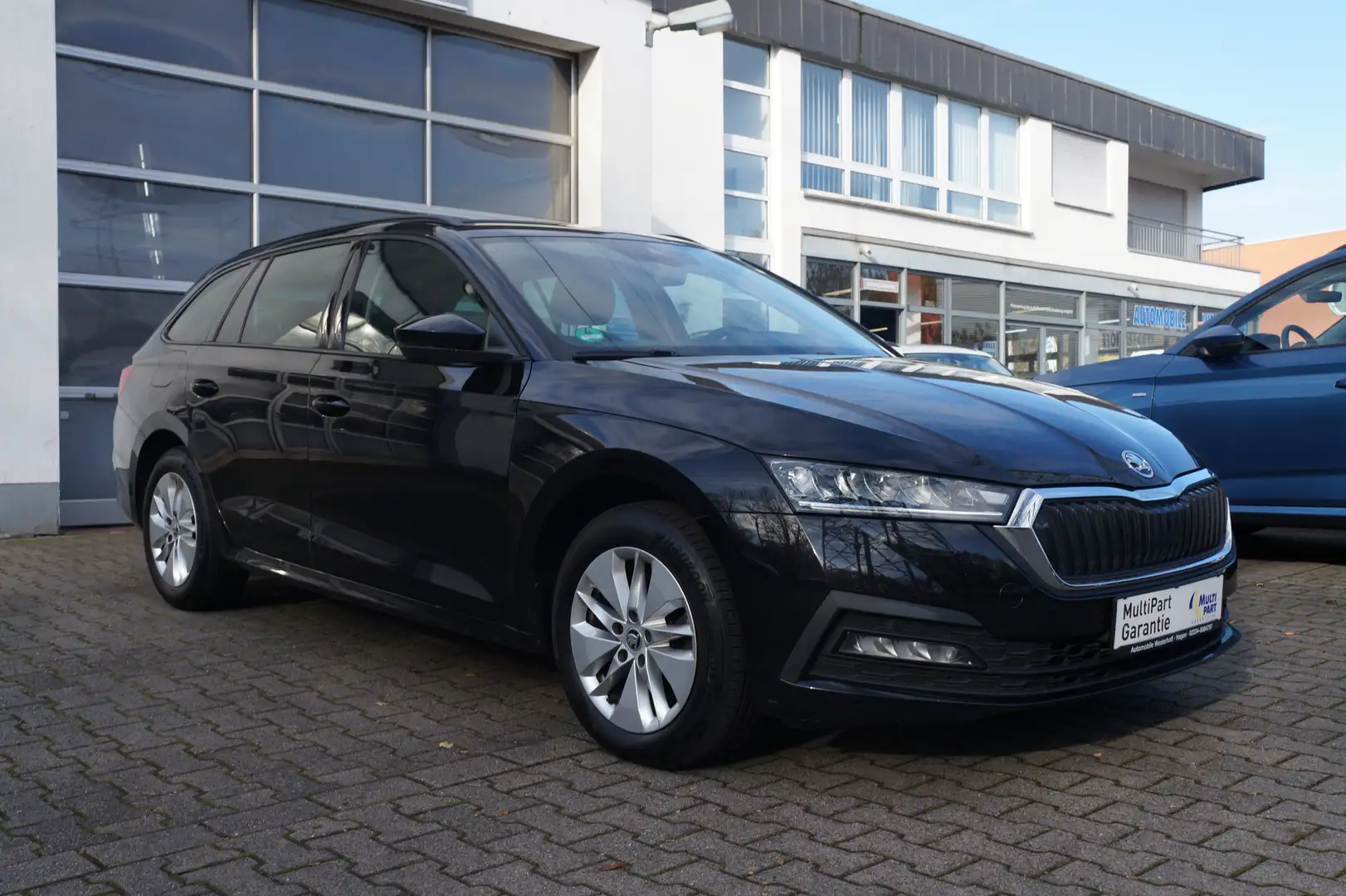 Skoda Octavia Octavia Combi Ambition *DSG*SHZ V+H* KAMERA* Schwarz - 1