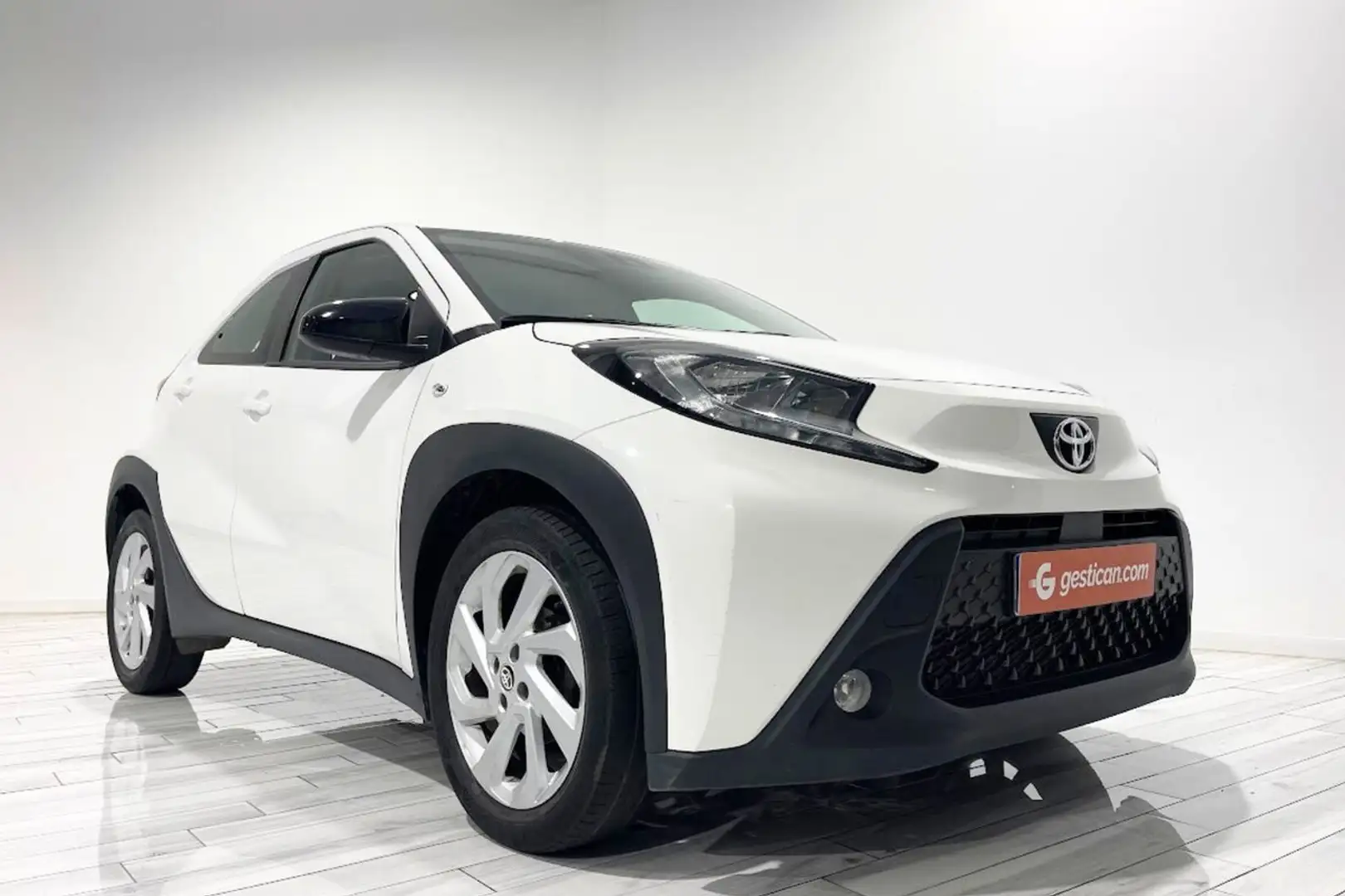 Toyota Aygo 70 x-play Wit - 2